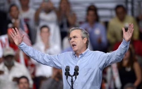 Former Florida Governor Jeb Bush speaks at Kendall campus of Miami Dade College in Miami, Florida, the United States, June 15, 2015. Jeb Bush on Monday joined an already crowded Republican presidential field and vowed to fix a "dysfunctional Washington." 