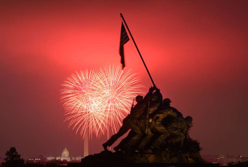 Fireworks explode over Washington July 4, 2015. The United States celebrated the 239th anniversary of independence on Saturday.