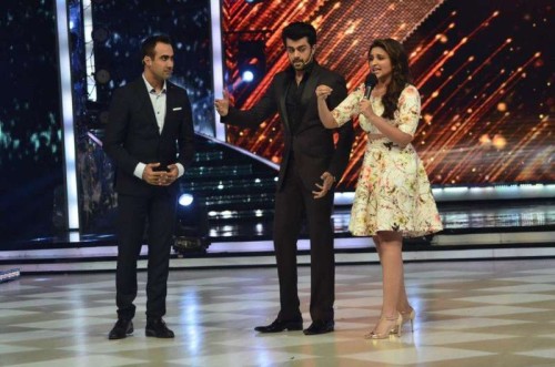 Actor Parineeti Chopra on the sets of Jhalak Dikhhla Jaa during the promotion of film Daawat-e-Ishq, in Mumbai