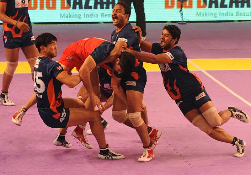 Kabbadi players of Bengal Warriors and Puneri Paltan in action during a Pro Kabaddi League match at Netaji Indoor Stadium in Kolkata 