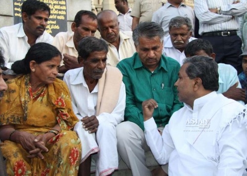 Karnataka Chief Minister Siddramaiah meets the parents of Karnataka IAS officer D K Ravi, who was found dead in his apartment under mysterious circumstances, at Vidhan Soudha in Bengaluru on March 18, 2015. The parents of Ravi are demanding CBI probe.