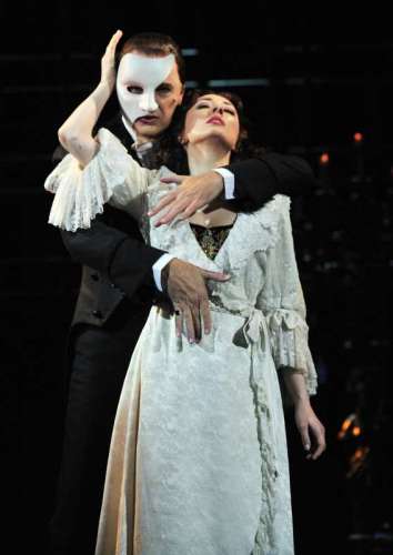 Leading actor Brad Little and actress Claire Lyon perform at a rehearsal of the musical "Phantom of the Opera" in Taipei, southeast China's Taiwan, Sept. 11, 2014. The musical will be on stage here from Sept. 11 to Sept. 28. (Xinhua/Wu Ching-teng) (lfj)