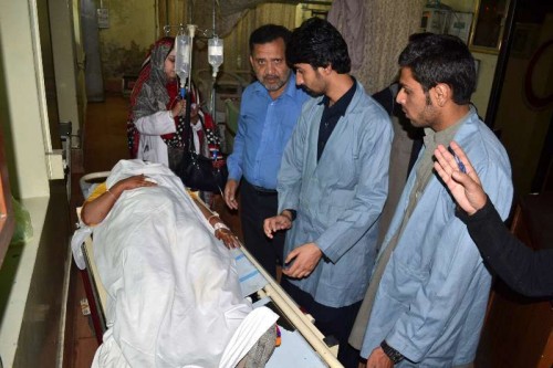 An injured female polio health worker receives medical treatment at a hospital in southwestern Pakistan's Quetta on Nov. 26, 2014. At least four polio workers were killed and three others were injured when gunmen open fire on a polio team in Quetta on Wednesday morning, local media reported. 