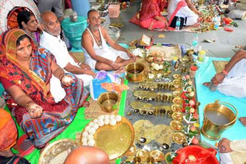 Hindu devotees perform `Pinda Daan` on the banks of the Ganga river during `Pitripaksha`- a 16-day period when Hindus pay homage to their forefathers in Gaya, Bihar on Sept. 19, 2014. (Photo: IANS)