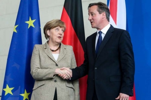 German Chancellor Angela Merkel (L) and British Prime Minister David Cameron attend a press conference after their meeting at the Chancellory in Berlin, Germany, May 29, 2015.