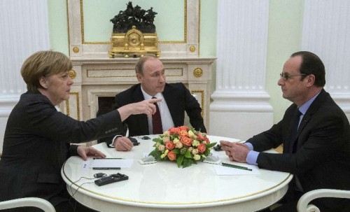  Russian President Vladimir Putin meets with visiting French President Francois Hollande  and German Chancellor Angela Merkel in Moscow, Russia, Feb. 6, 2015. The tripartite talks on Ukraine crisis, involving the Russian President Vladimir Putin, French President Francois Hollande and German Chancellor Angela Merkel, started here Friday evening in an attempt to find a peaceful solution to the escalating armed conflict in Ukraine. 