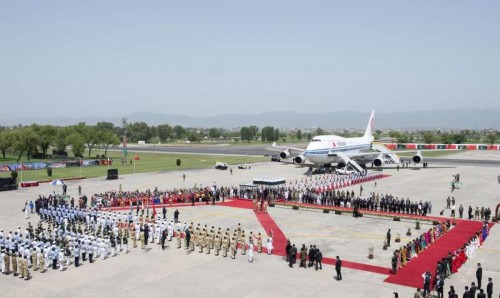 Chinese President Xi Jinping arrives in Islamabad for his state visit to Pakistan, April 20, 2015.