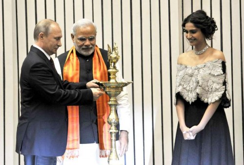  Prime Minister Narendra Modi, the President of Russian Federation, Vladimir Putin and actress Sonam Kapoor at the inauguration of the `World Diamond Conference`, in New Delhi on Dec 11, 2014. 