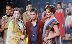 Showstoppers Dia Mirza and Bipasha Basu with designer Vikram Phadnis during his show at Lakme Fashion Week (LFW) Winter/ Festive 2014, in Mumbai, on Aug. 23, 2014. (Photo: IANS)