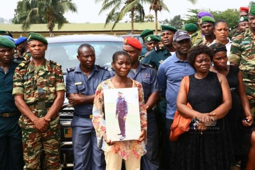 A woman holds a picture of one deceased soldier in Yaounde, Cameroon, March 6, 2015. The Cameroonian government handed over the bodies of 39 soldiers, out of which 38 died in the fightings against Nigerian Islamist sect Boko Haram, to their respective families in a ceremony hosted by Defence Minister Edgar Alain Mebe Ngo'o 