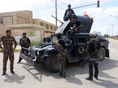 A group of fighters from the Iraqi army are seen in Tikrit, Iraq, on April 1, 2015. Iraqi security forces Wednesday fought remaining pockets of Islamic State (IS) militants in the freed city of Tikrit, officials said. 