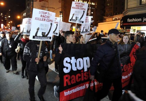 People gather for a Ferguson protest in New York Nov. 25, 2014. Tens of thousands of people in 90 cities of the U.S. held rallies on Tuesday to protest against a grand jury's deciding not to indict a white officer who shot dead a black teen in Ferguson of Missouri. 