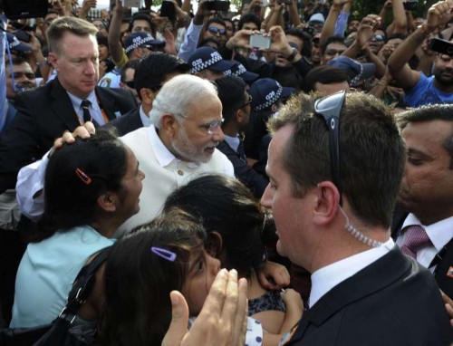 The Prime Minister, Shri Narendra Modi meeting with public, in Brisbane, Australia on November 16, 2014.