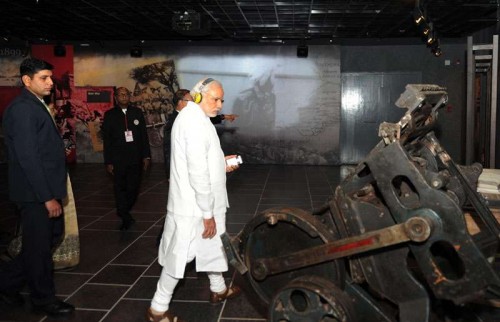 The Prime Minister, Shri Narendra Modi watching the Exhibition of Dandi Kutir in Mahatma Temple premises, Gandhinagar on January 08, 2015.