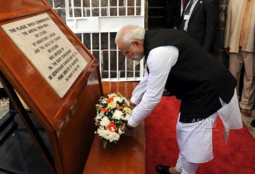 The Prime Minister, Shri Narendra Modi paying homage to the Aapravasis at the Aapravasi Ghat, at Port Louis, in Mauritius on March 12, 2015. 