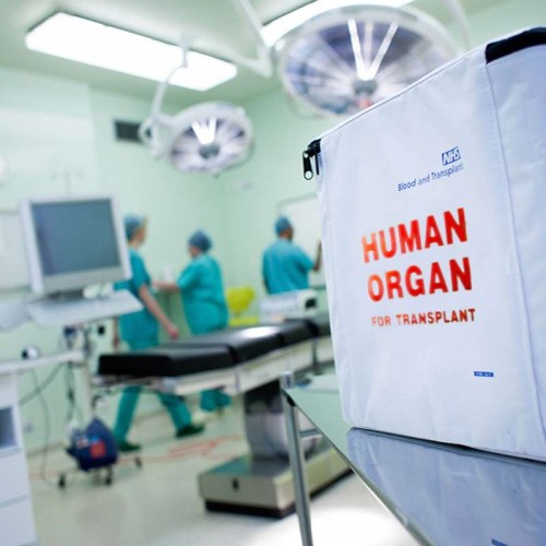 Human organ delivered to theatre in transport bag