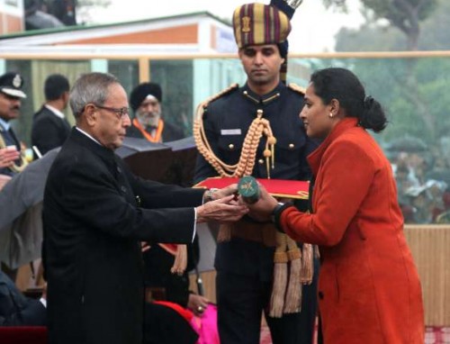 The President, Shri Pranab Mukherjee giving away the highest gallantry award Ashok Chakra to Major Mukund Varadarajan 44th Battalion Rashtriya Rifles/The Rajput Regiment (Posthumous), the award received by his wife, on the occasion of the 66th Republic Day Parade 2015, in New Delhi on January 26, 2015.