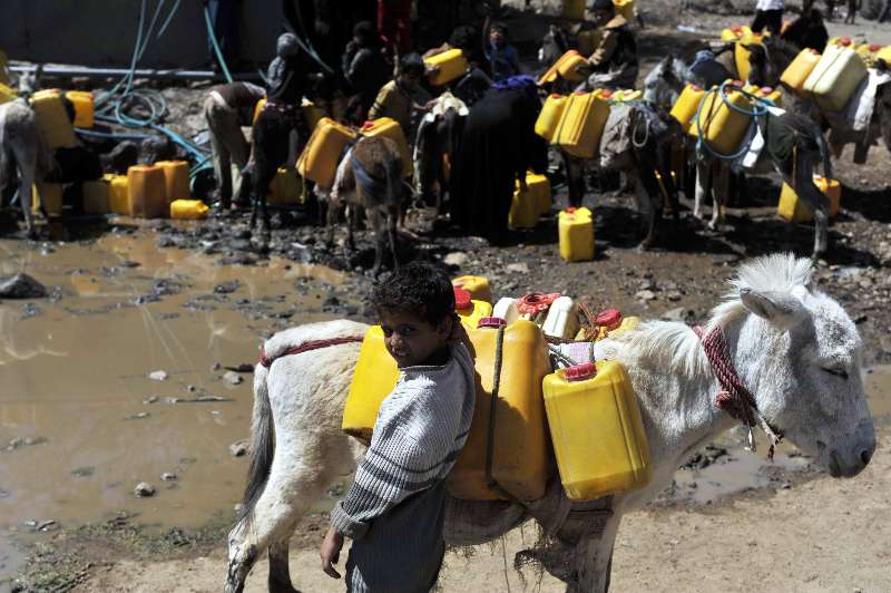 A boy waits for filling tanks with clean water at al-Ajlub district, 180 km south of Yemen's capital of Sanaa. (File photo)