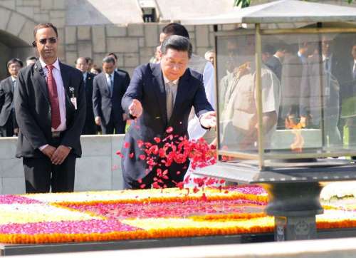 The Chinese President, Mr. Xi Jinping paying floral tributes at the Samadhi of Mahatma Gandhi, at Rajghat, in Delhi